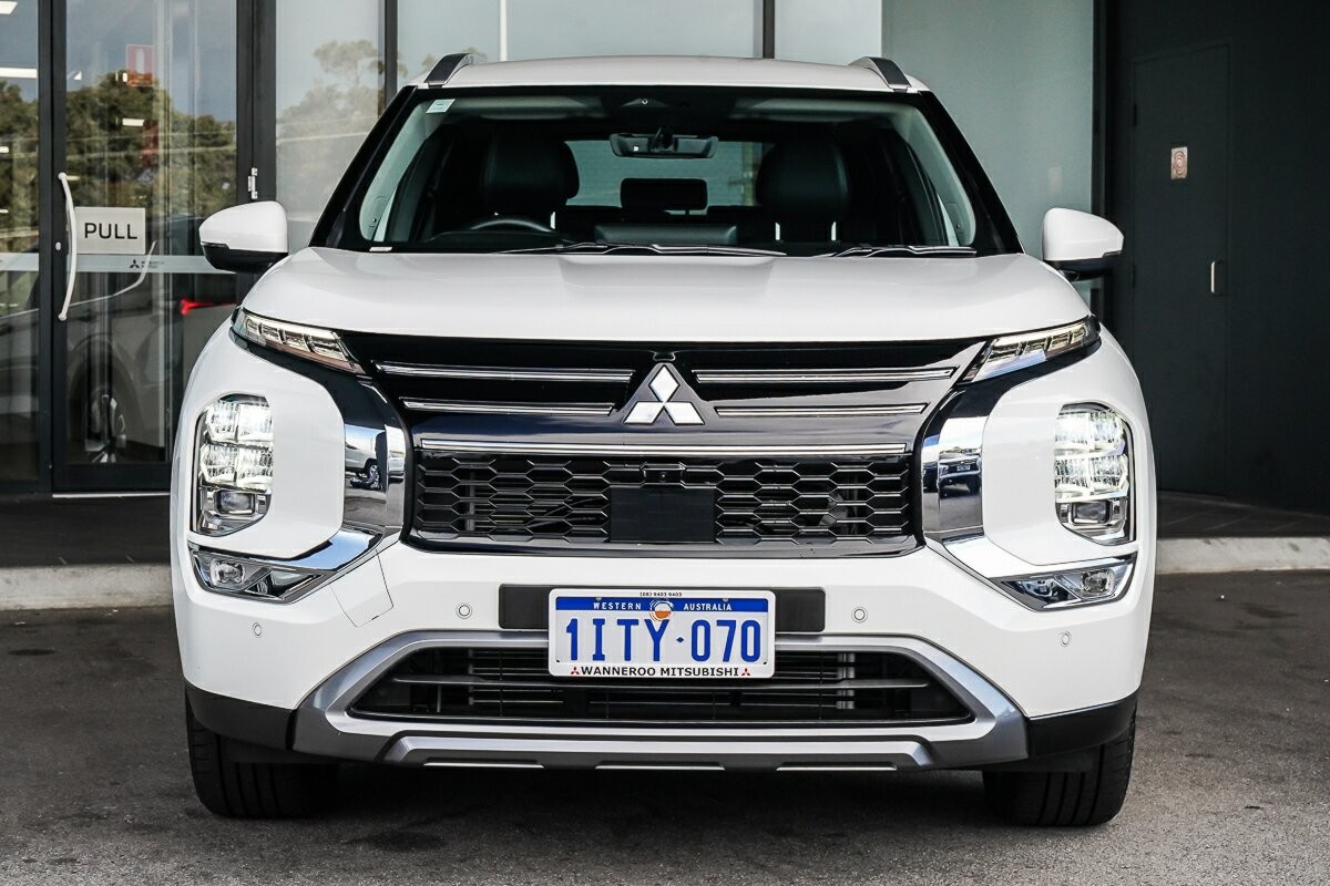 Mitsubishi Outlander image 3