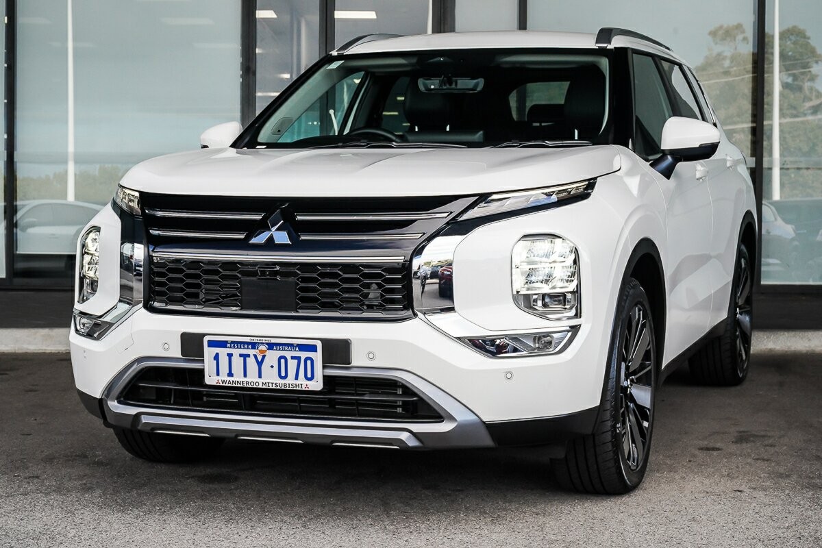 Mitsubishi Outlander image 4