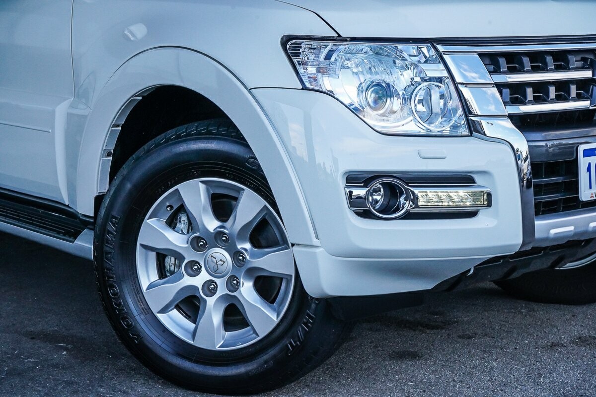 Mitsubishi Pajero image 2