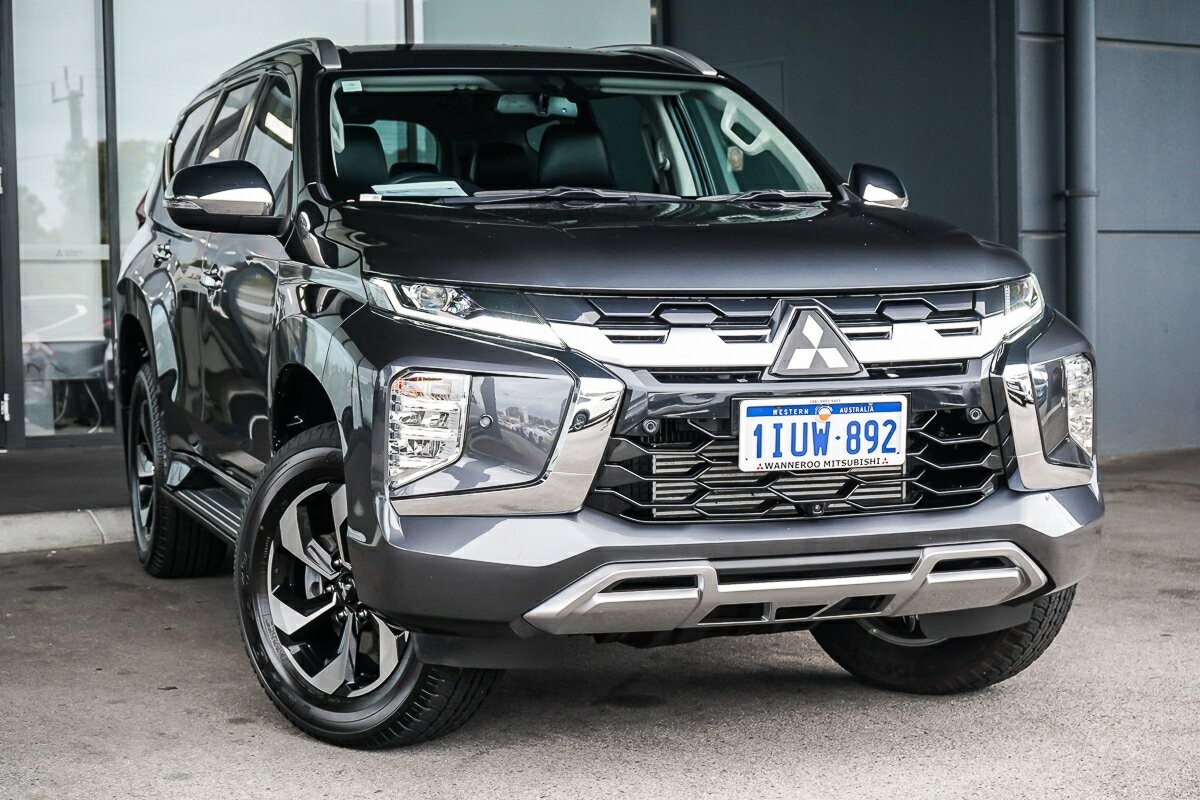 Mitsubishi Pajero Sport image 1