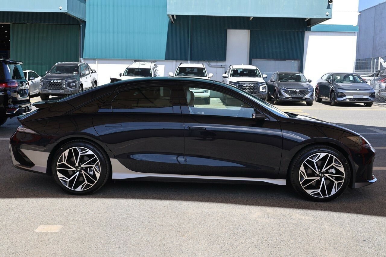 Hyundai Ioniq 6 image 2