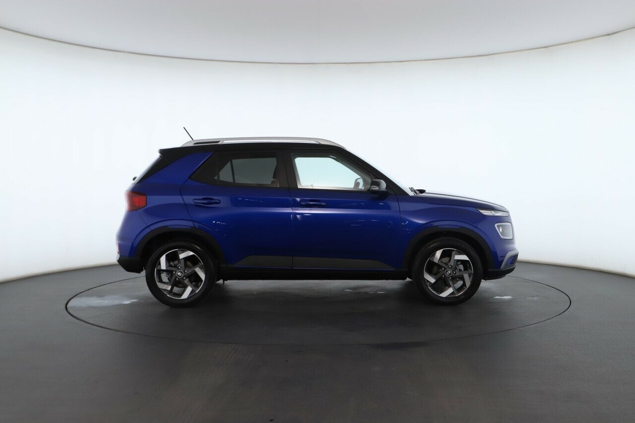 Hyundai Venue image 2