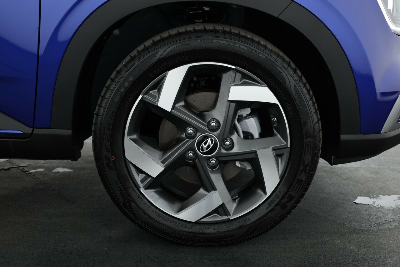 Hyundai Venue image 3