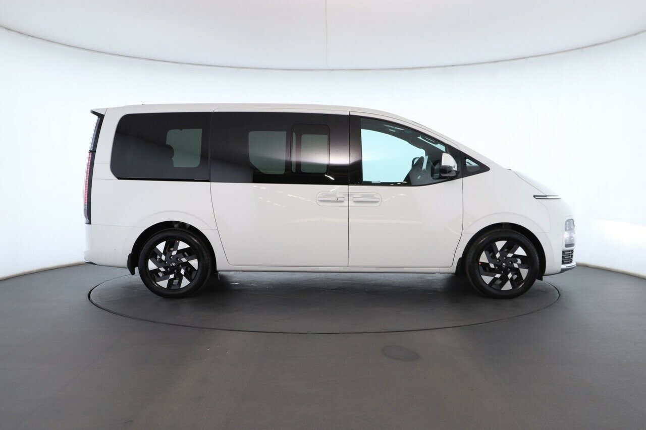 Hyundai Staria image 3
