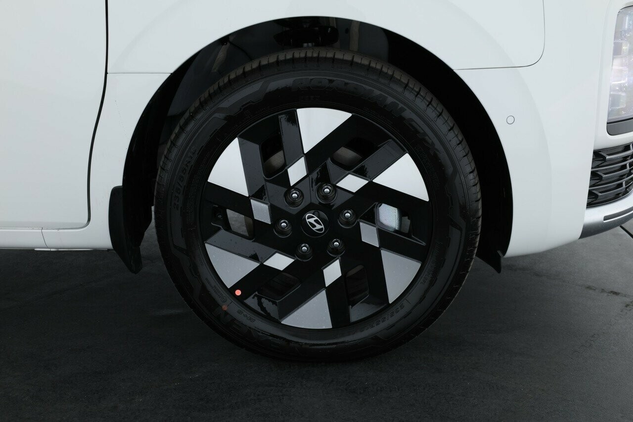 Hyundai Staria image 4