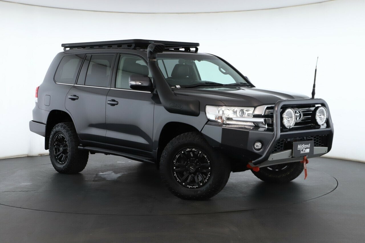 Toyota Landcruiser image 2