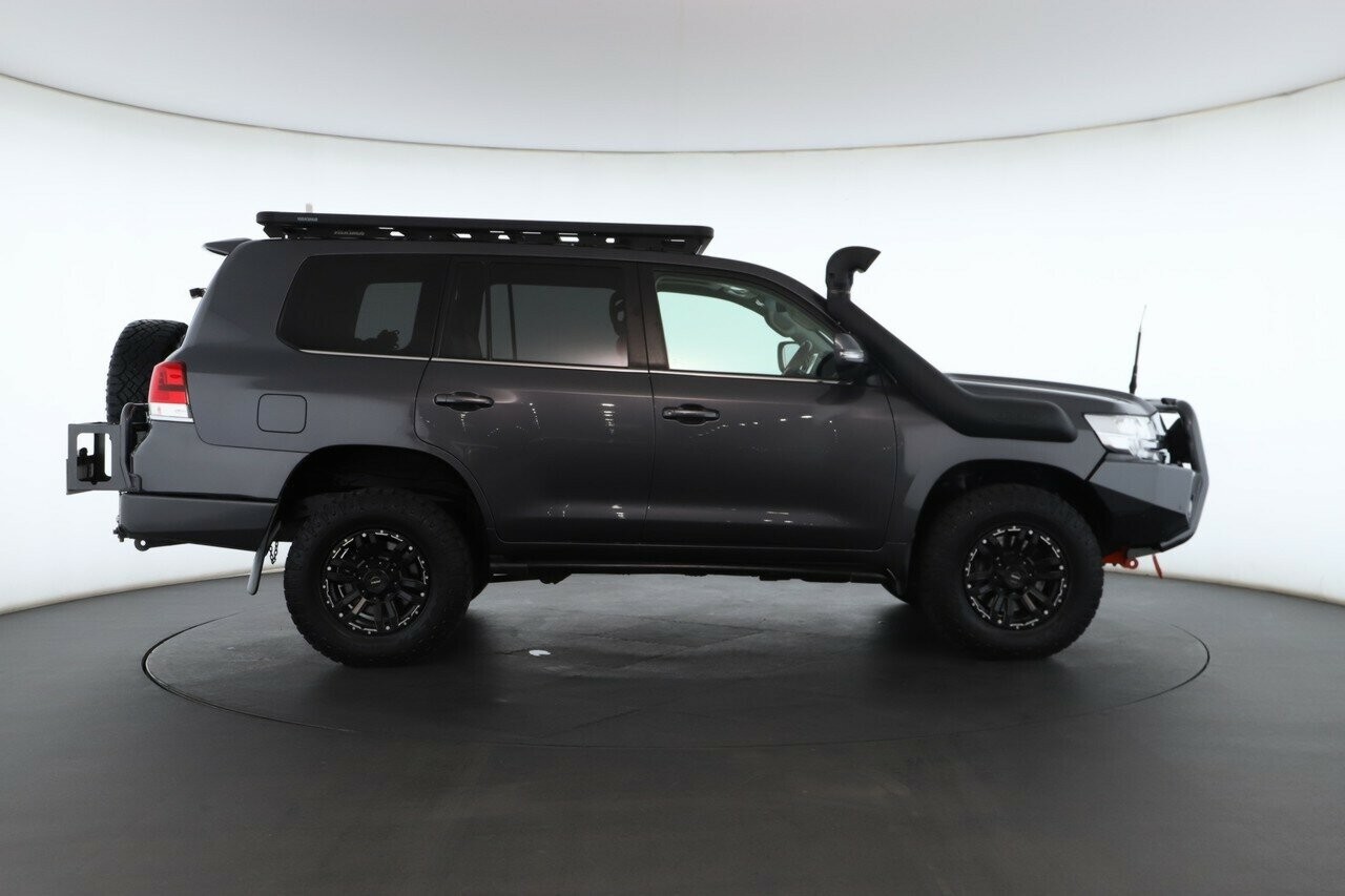 Toyota Landcruiser image 3