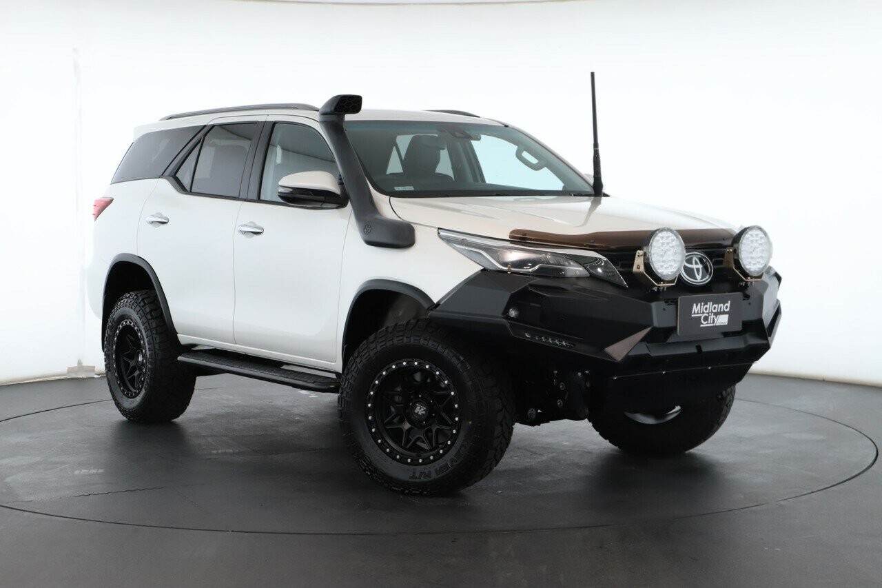 Toyota Fortuner image 2