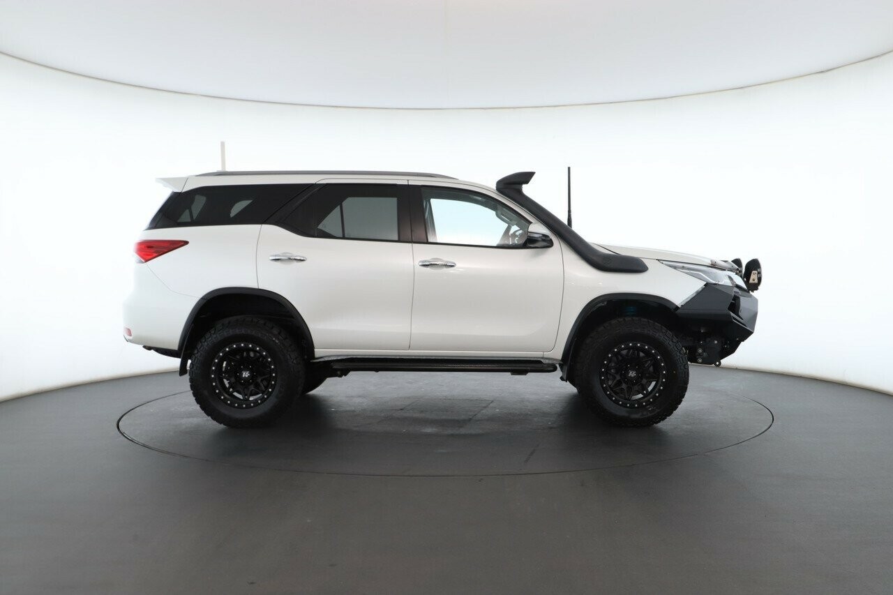 Toyota Fortuner image 3