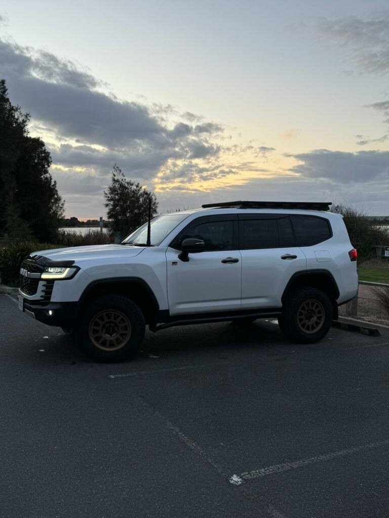 Toyota Landcruiser image 2