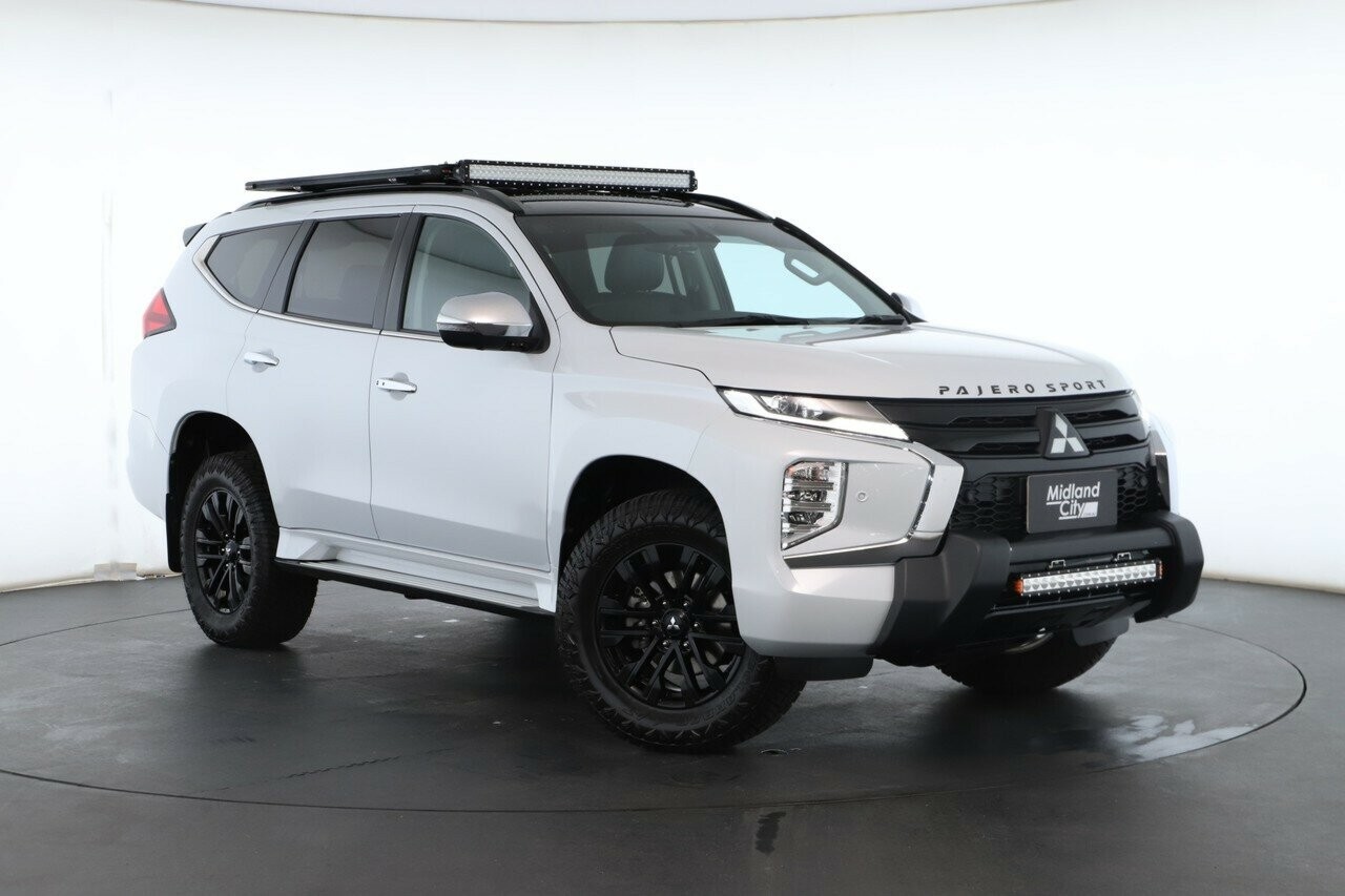 Mitsubishi Pajero Sport image 1