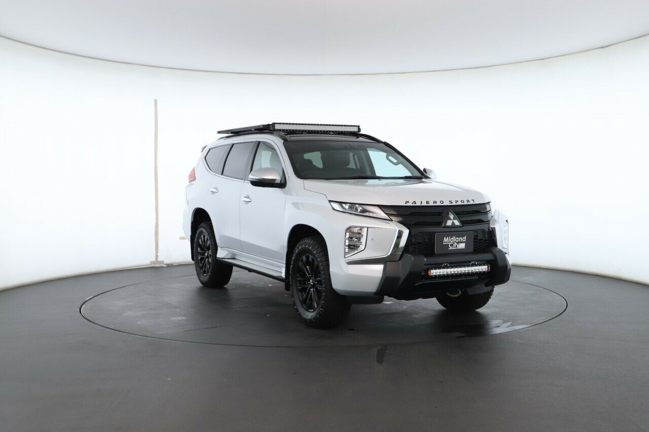 Mitsubishi Pajero Sport image 4