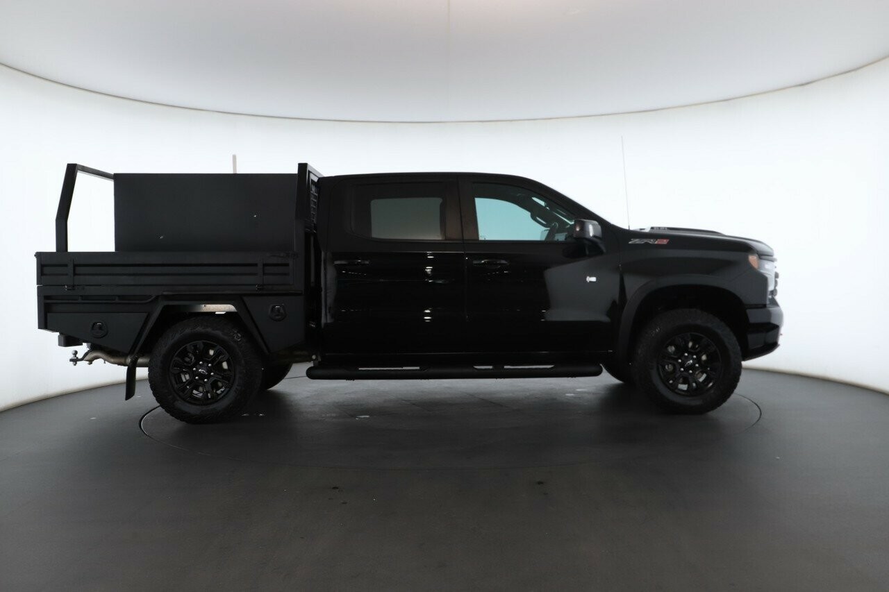 Chevrolet Silverado image 2