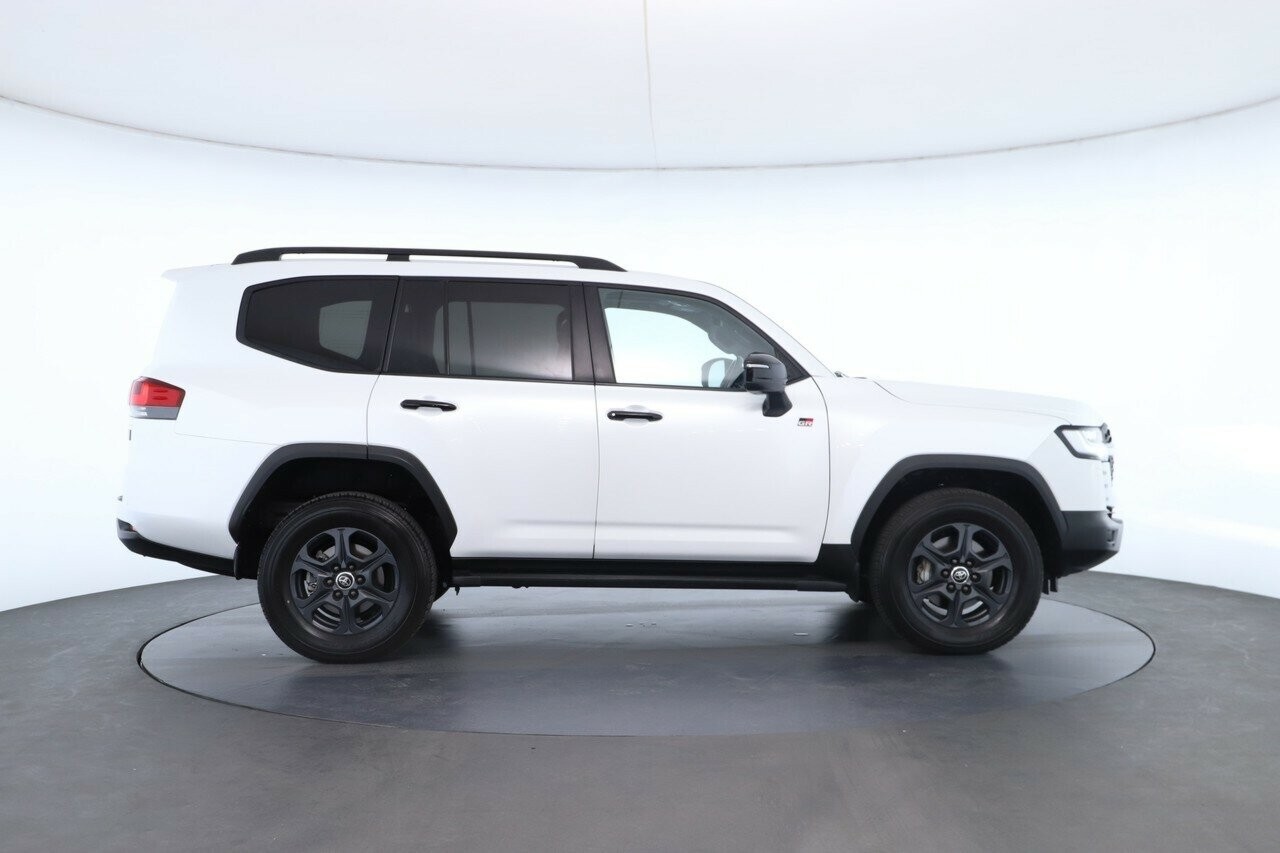 Toyota Landcruiser image 2