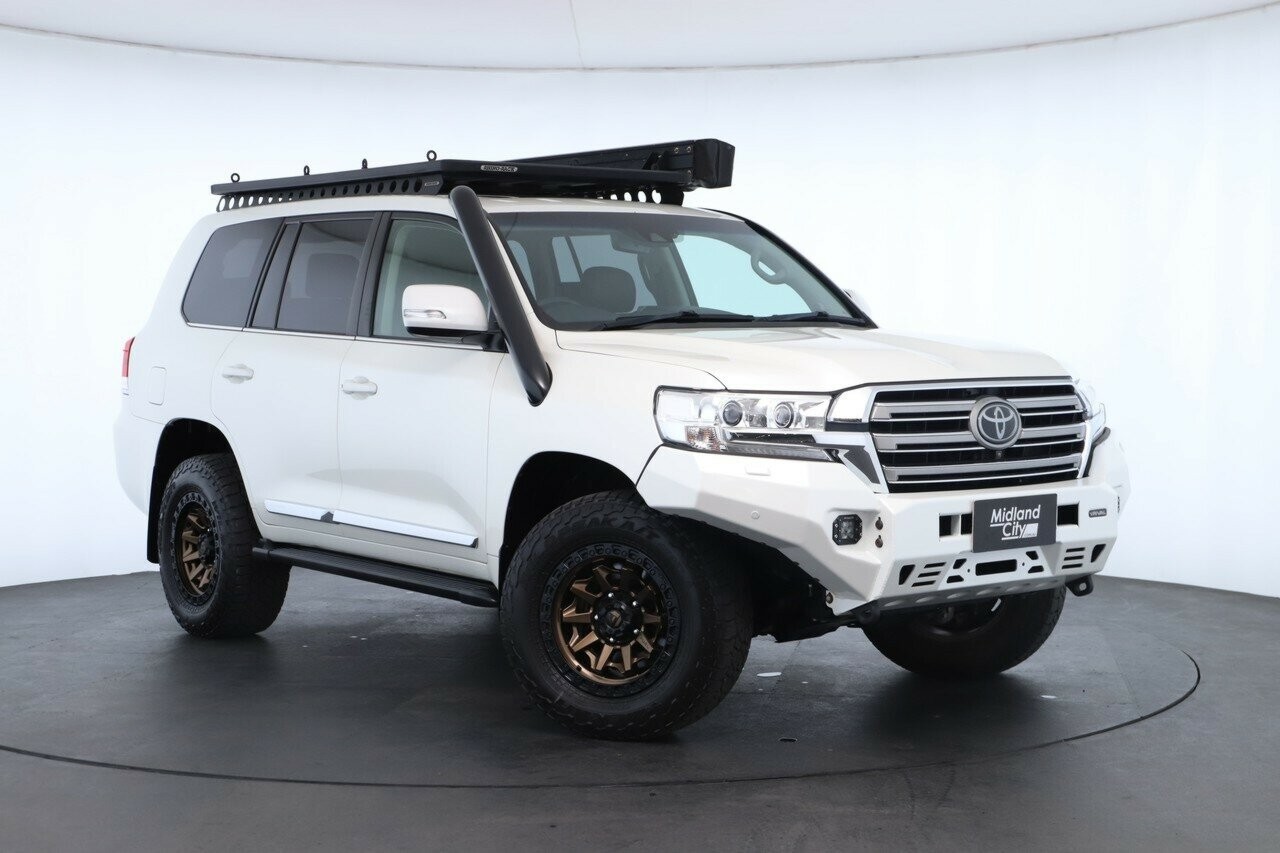 Toyota Landcruiser image 2