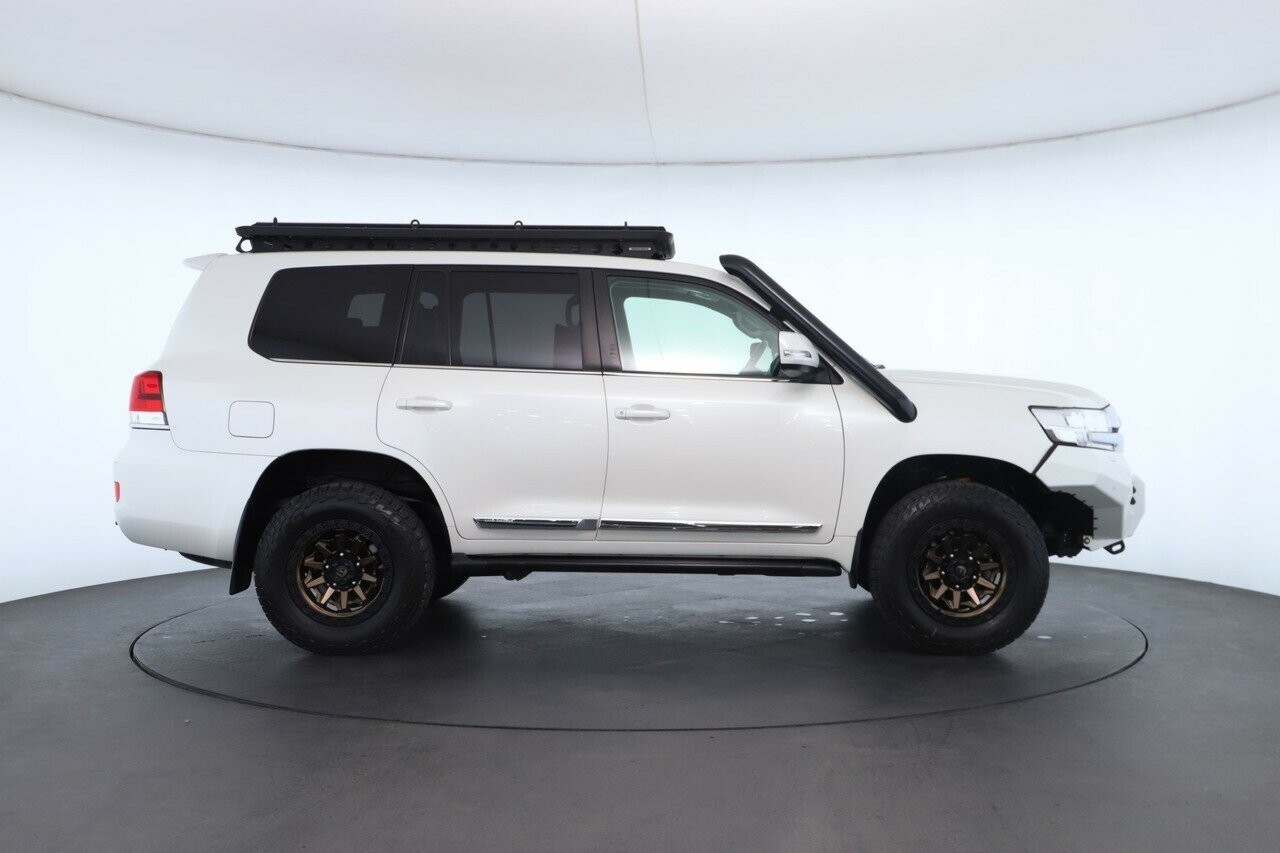 Toyota Landcruiser image 3