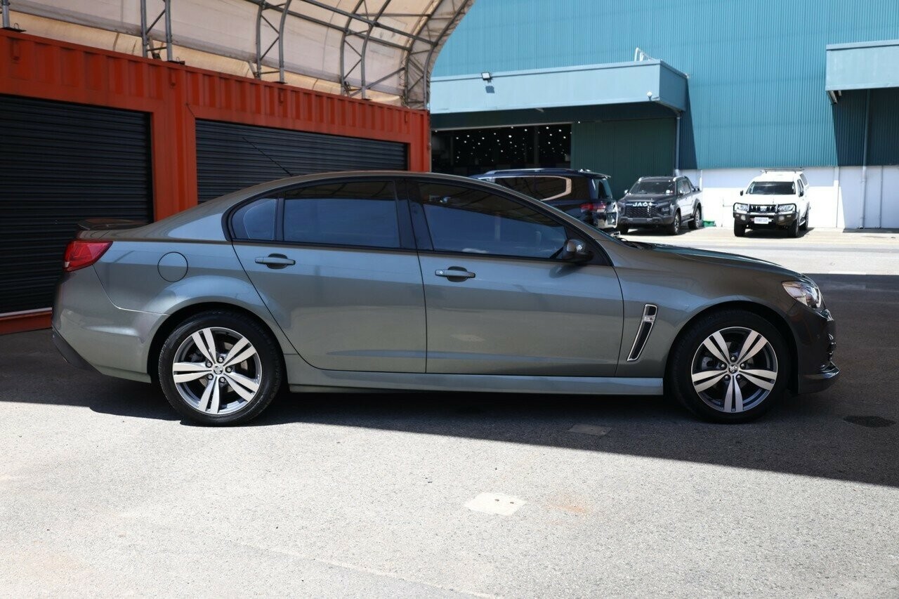 Holden Commodore image 2