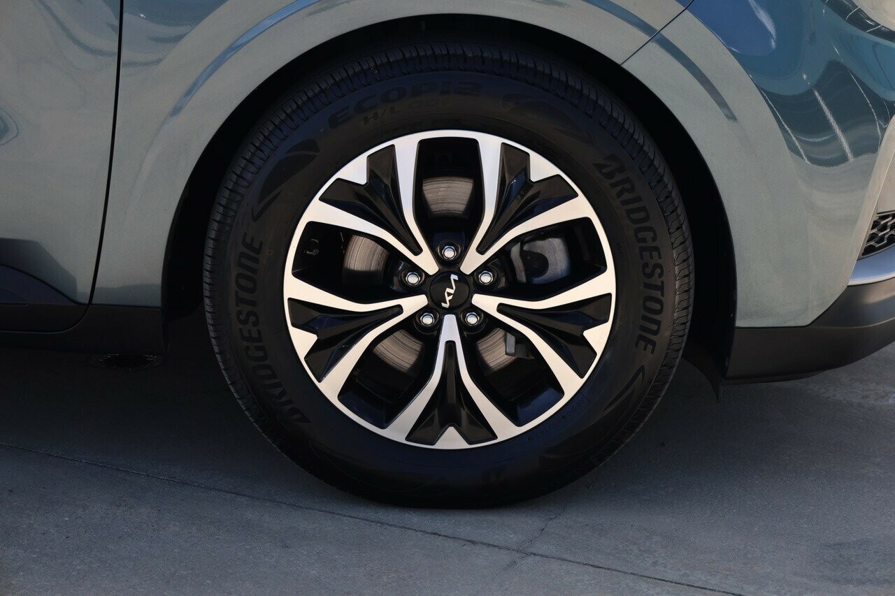 Kia Carnival image 2