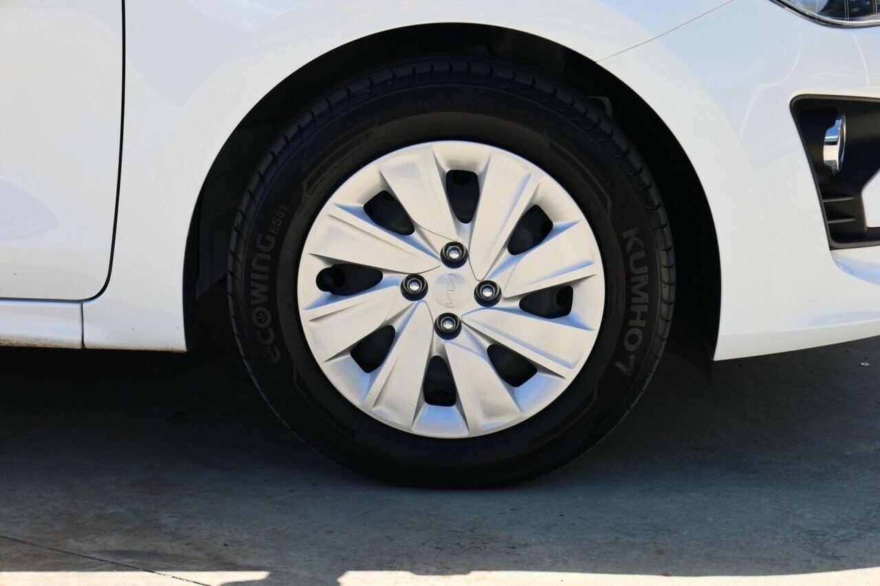 Kia Rio image 3