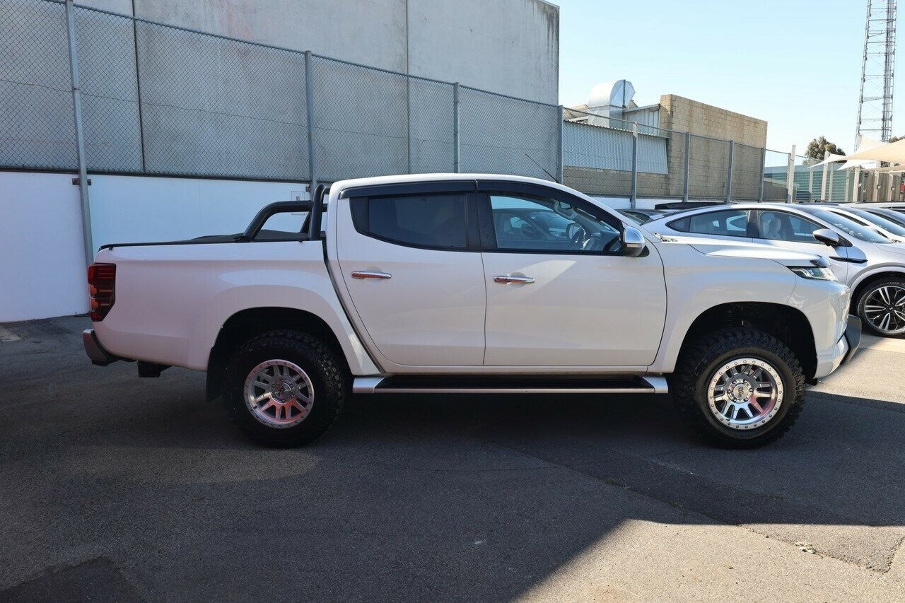 Mitsubishi Triton image 2