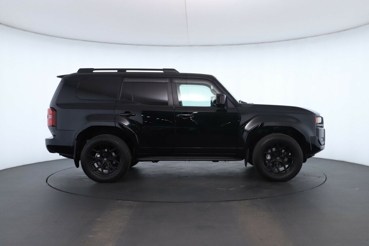 Toyota Landcruiser Prado image 2