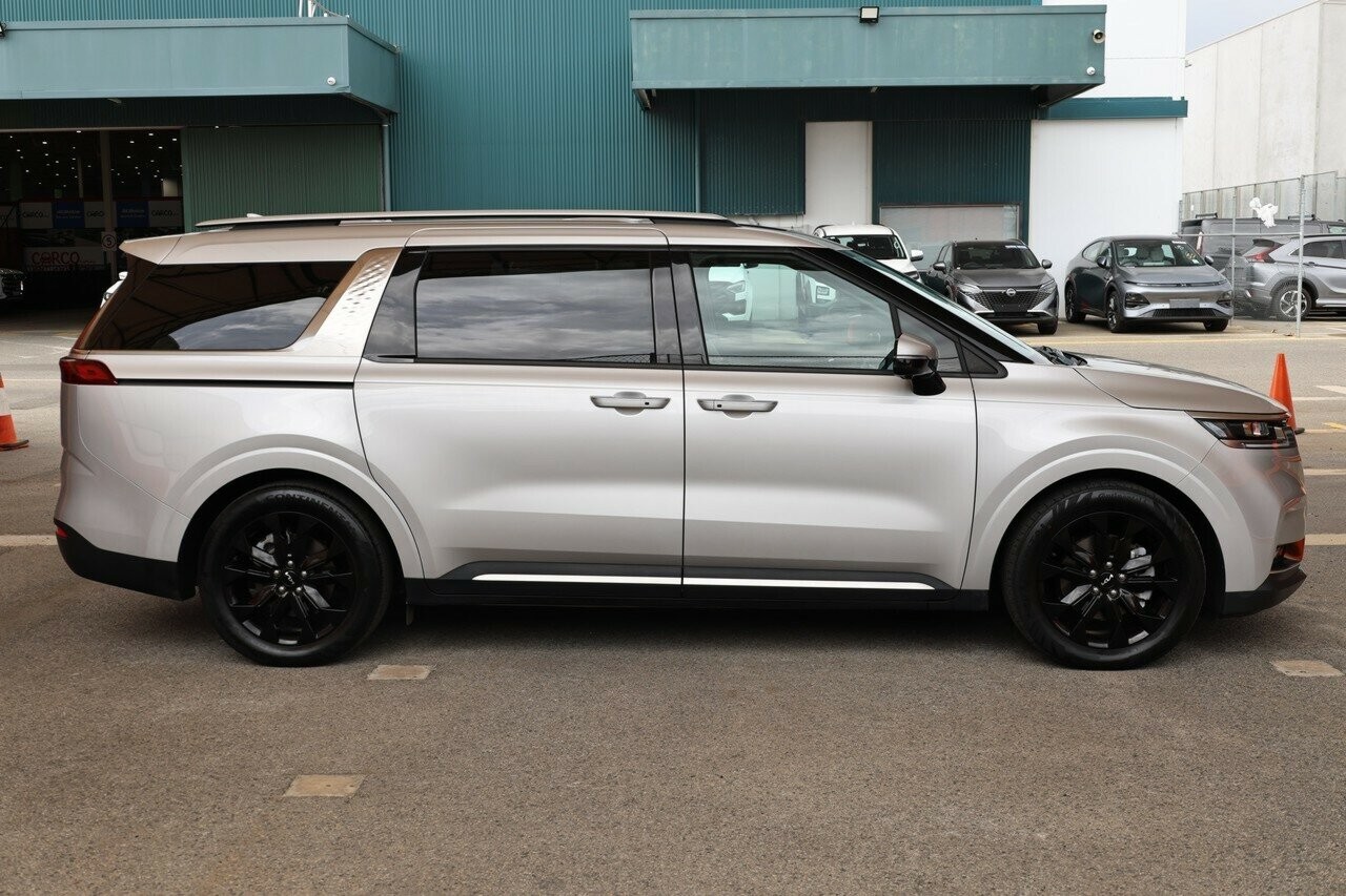 Kia Carnival image 2