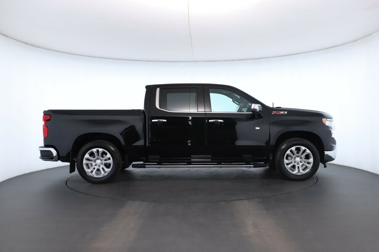 Chevrolet Silverado image 2