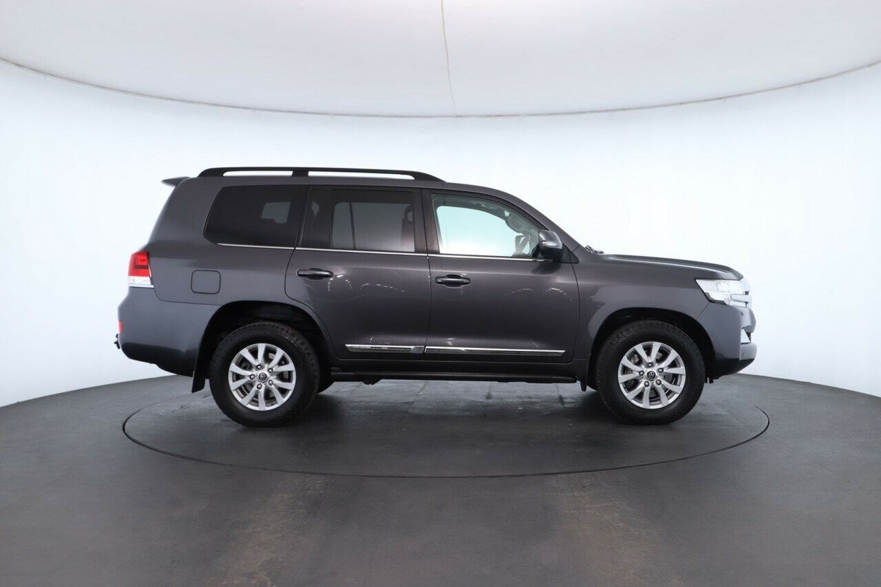 Toyota Landcruiser image 2
