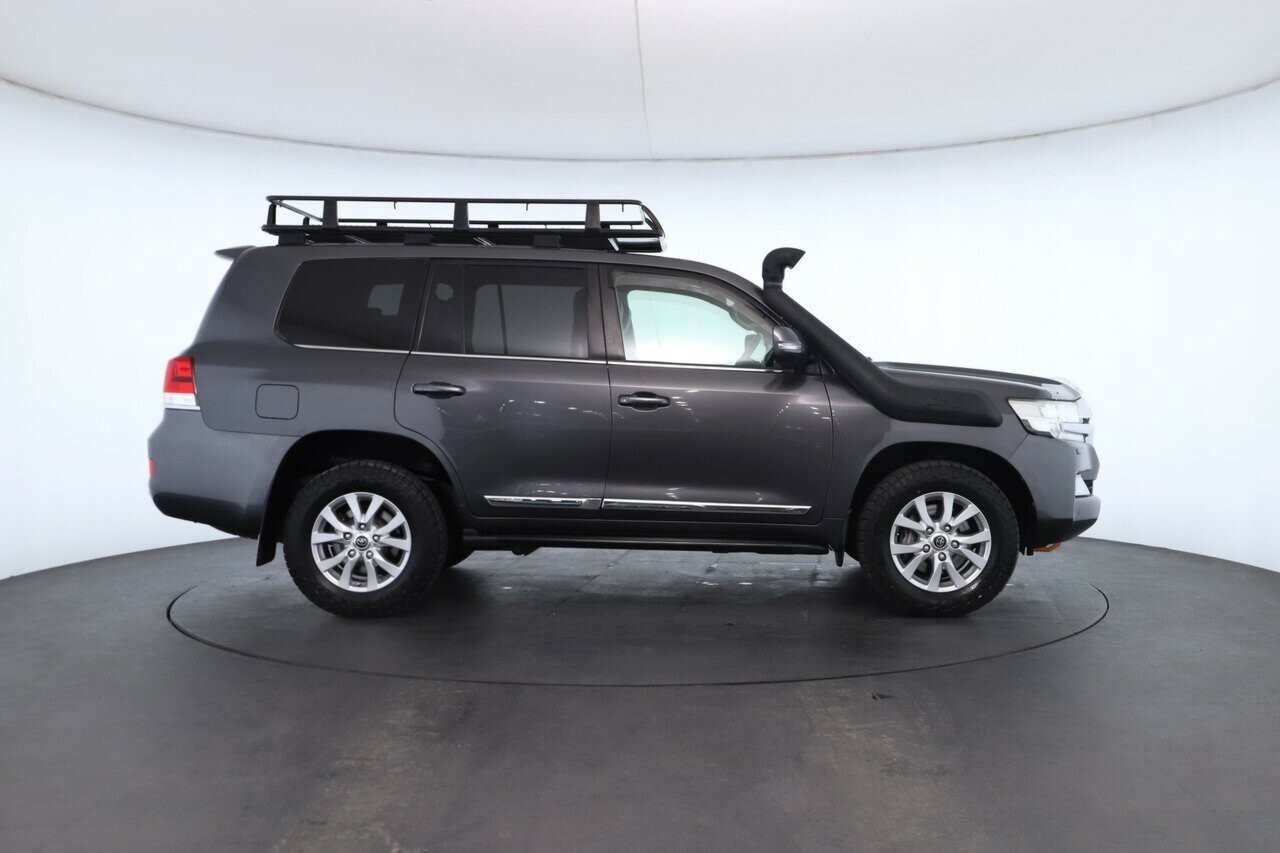 Toyota Landcruiser image 2
