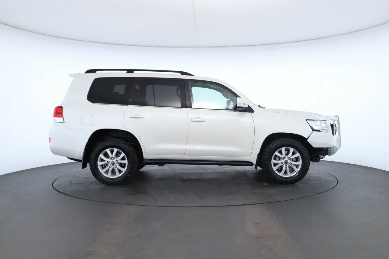 Toyota Landcruiser image 2