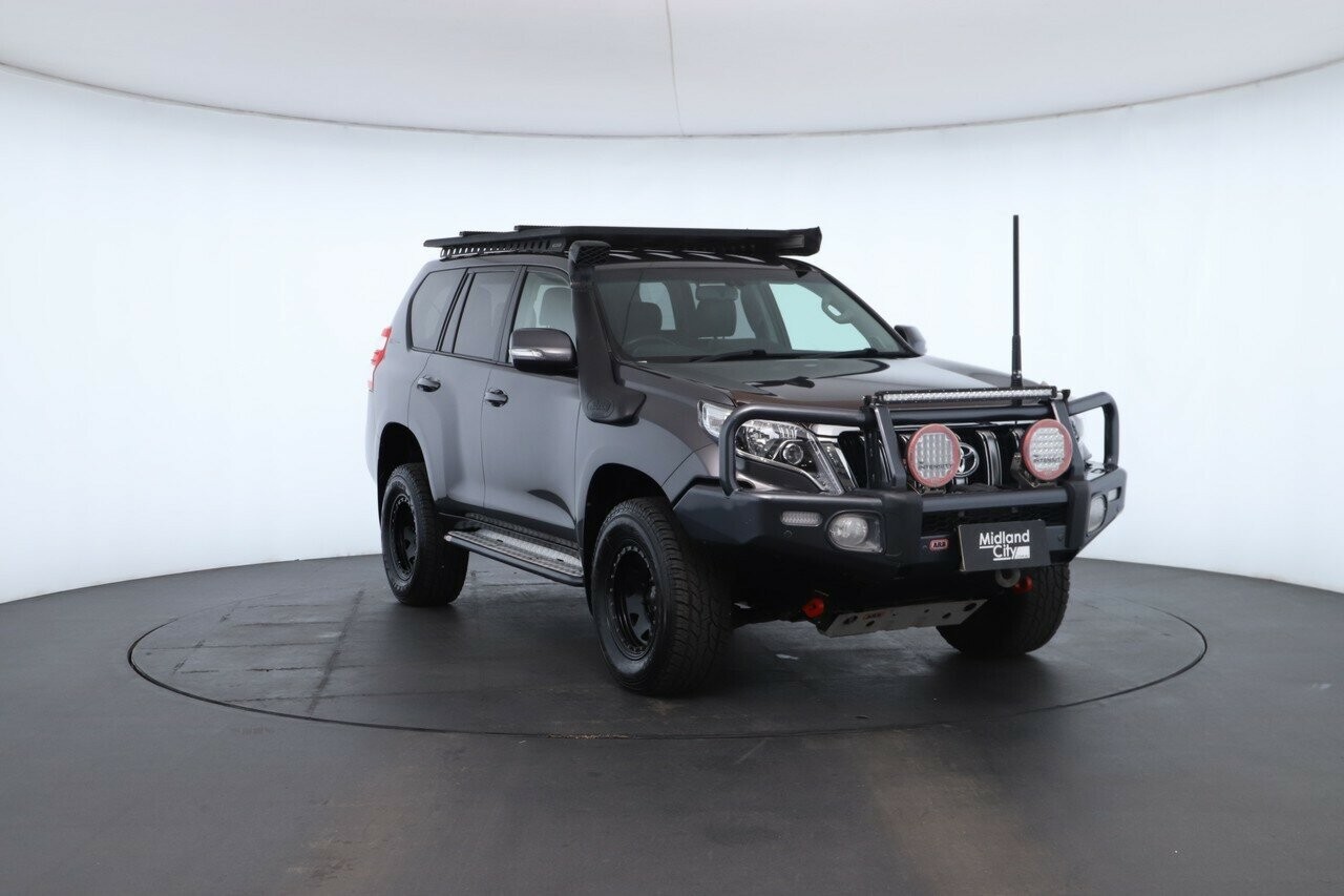 Toyota Landcruiser Prado image 4