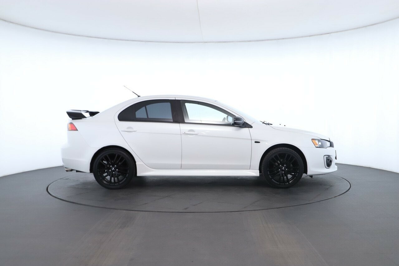 Mitsubishi Lancer image 2