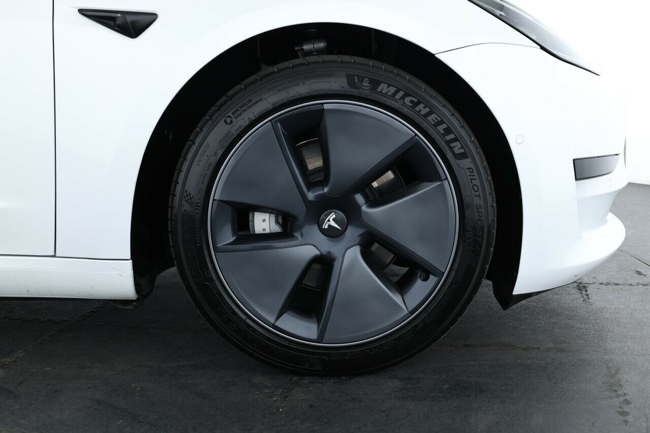 Tesla Model 3 image 3