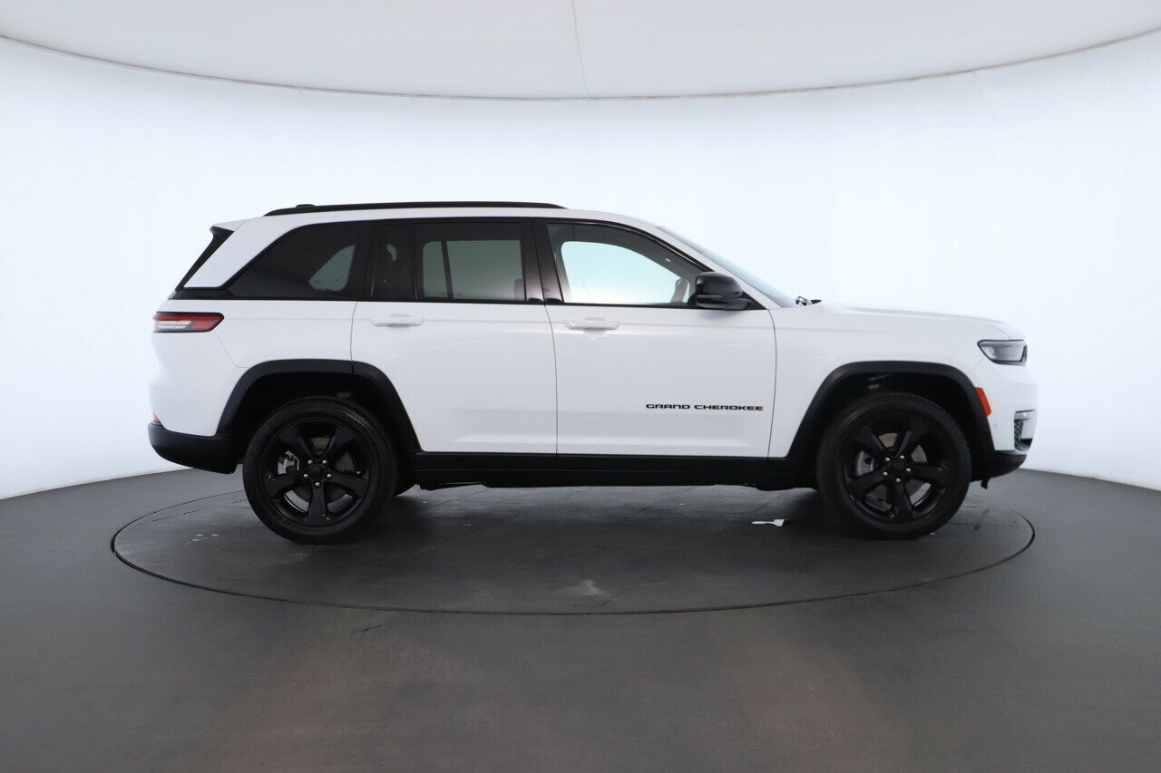 Jeep Grand Cherokee image 2