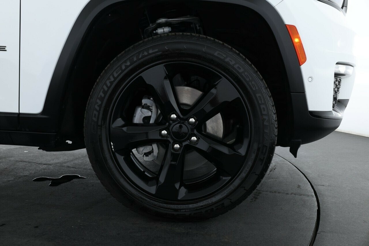 Jeep Grand Cherokee image 3