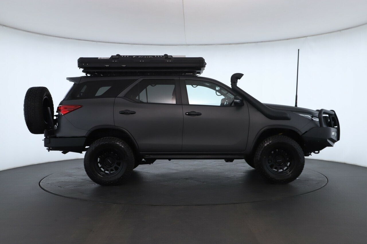 Toyota Fortuner image 2