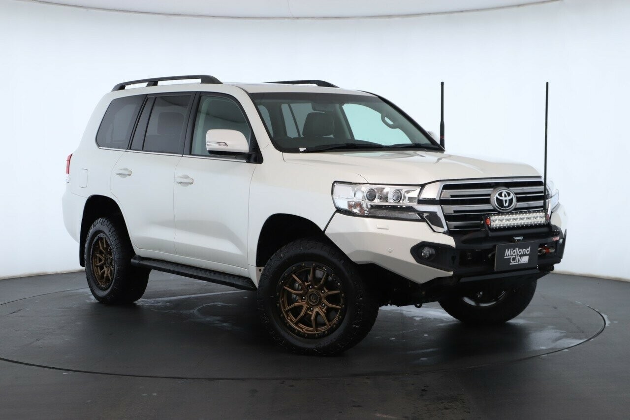 Toyota Landcruiser image 2