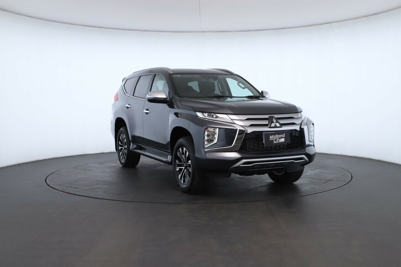 Mitsubishi Pajero Sport image 4