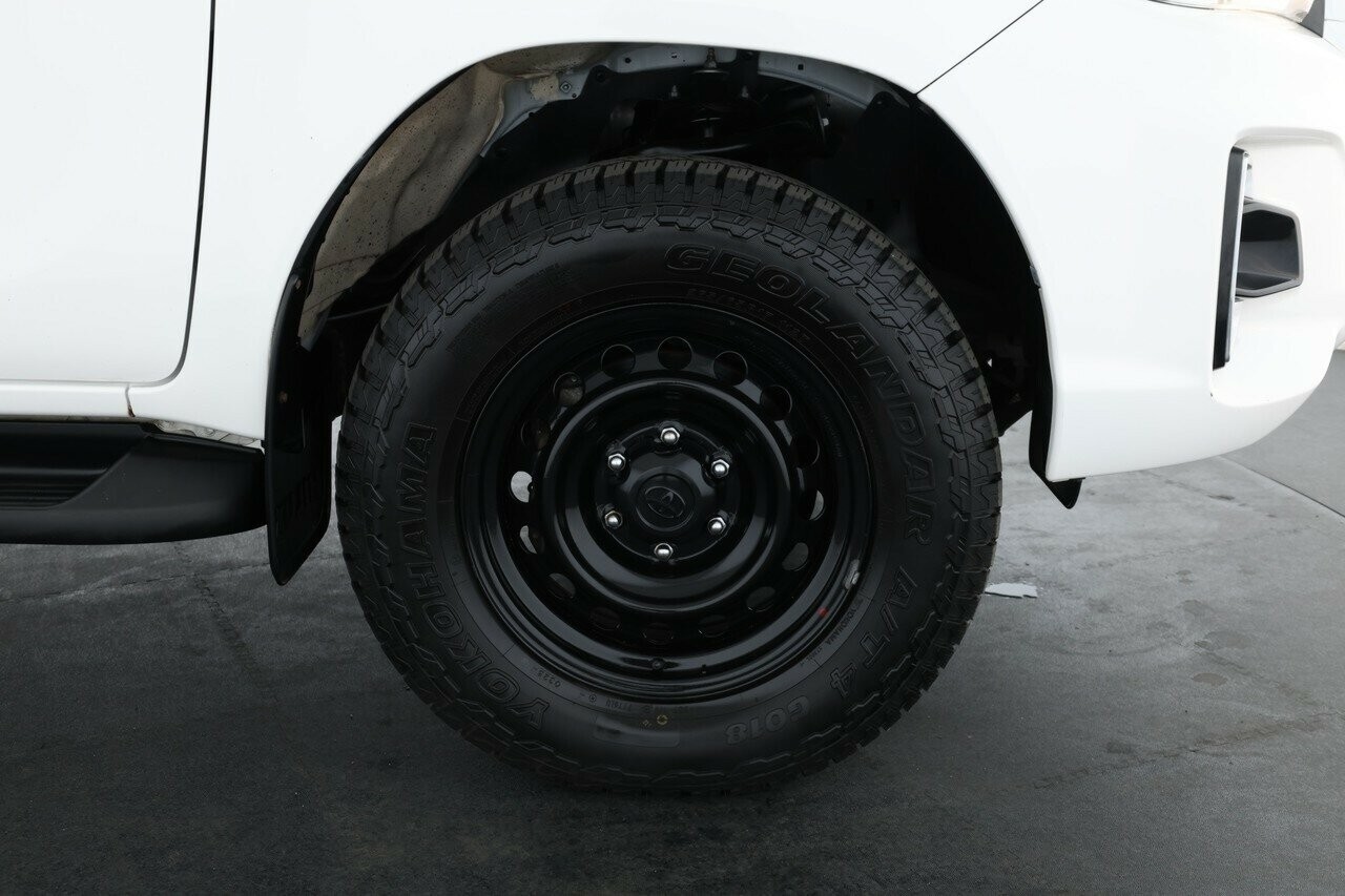 Toyota Hilux image 3