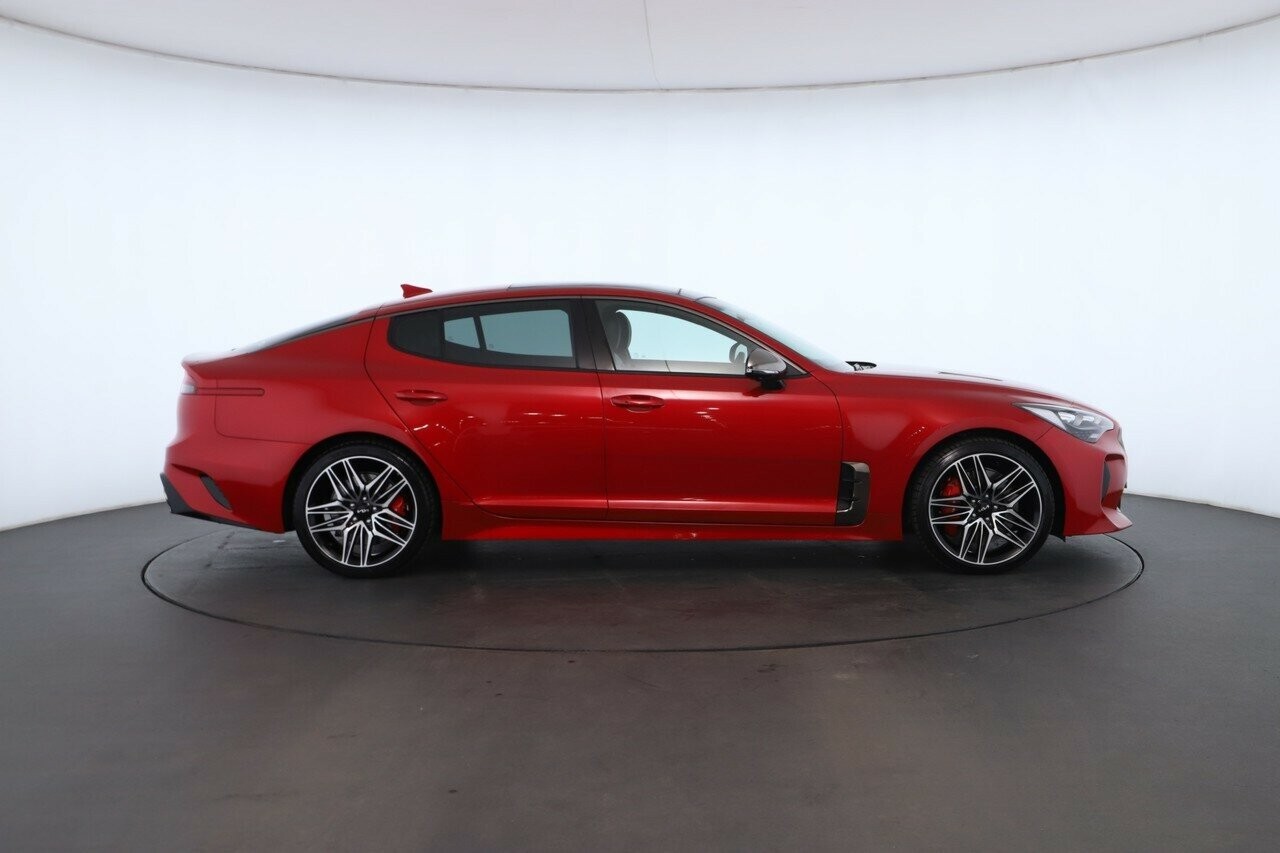 Kia Stinger image 2