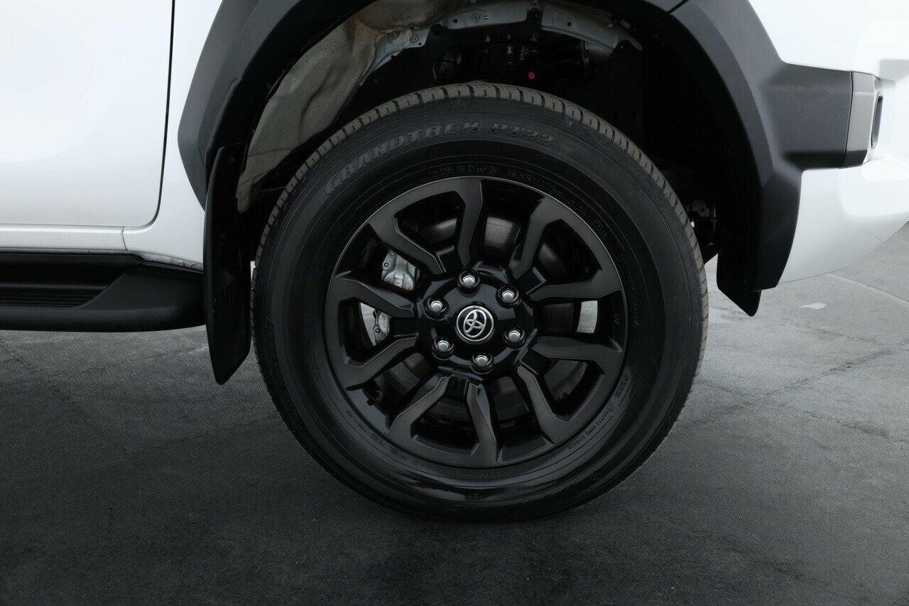 Toyota Hilux image 3