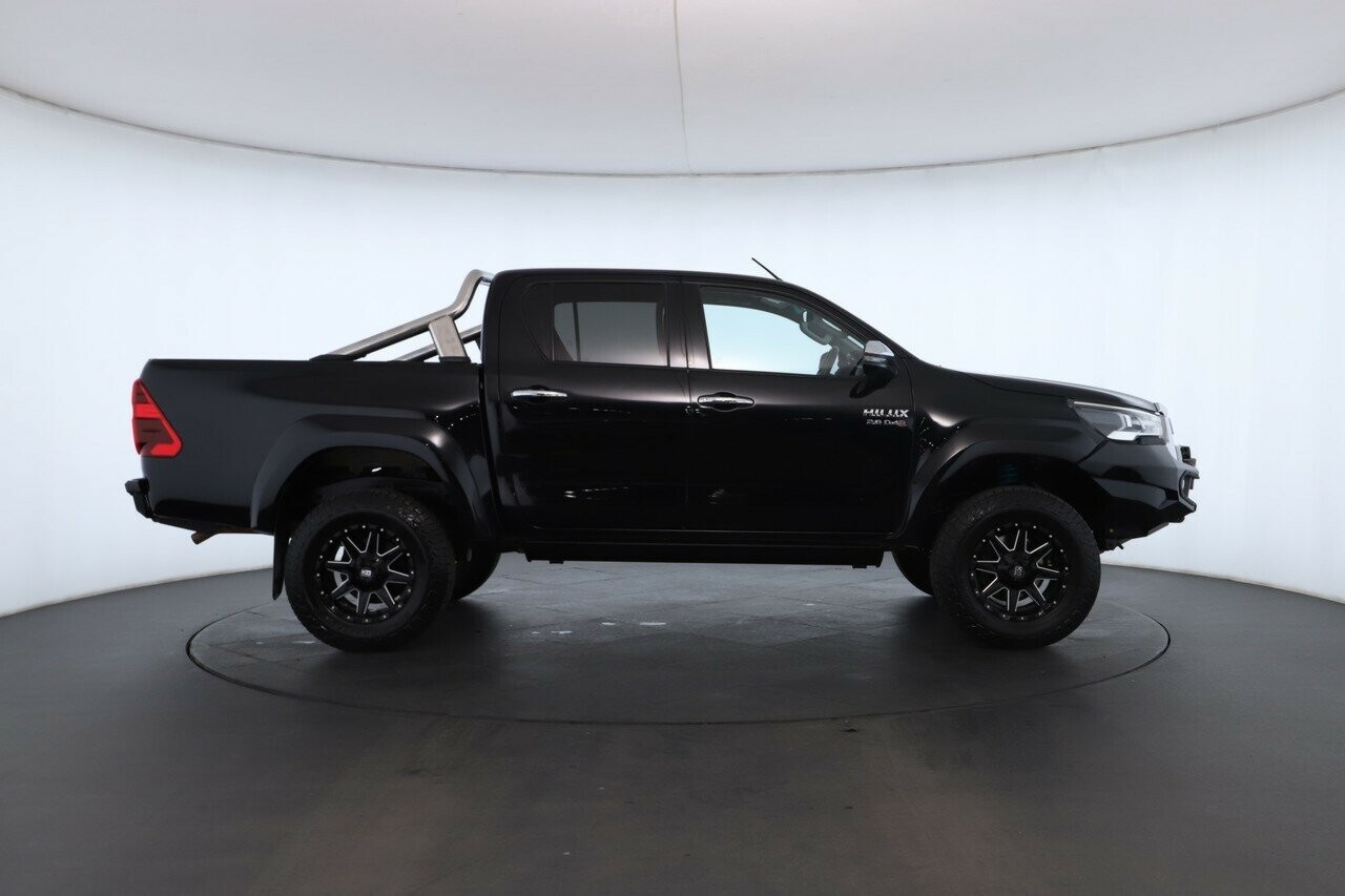 Toyota Hilux image 2