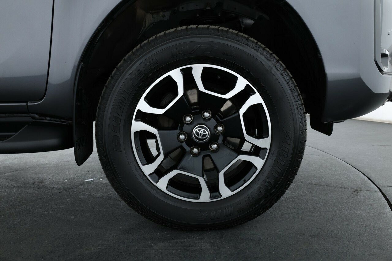Toyota Hilux image 3