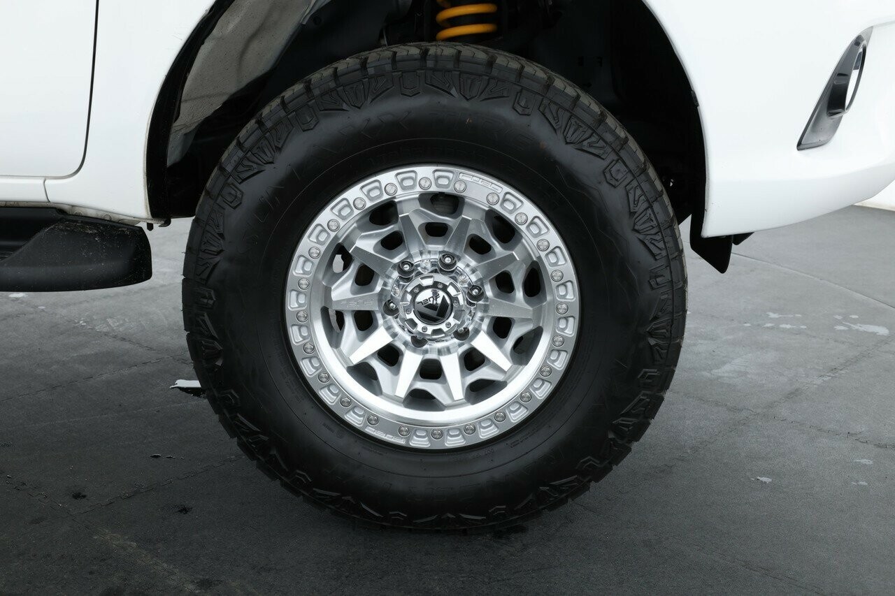 Toyota Hilux image 4