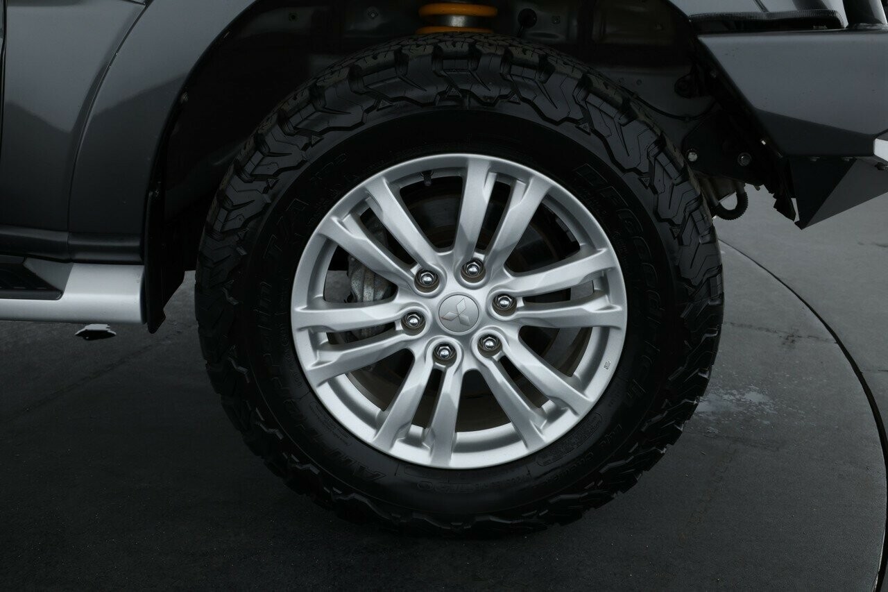 Mitsubishi Pajero image 3