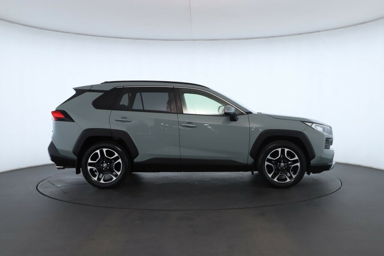 Toyota Rav4 image 2