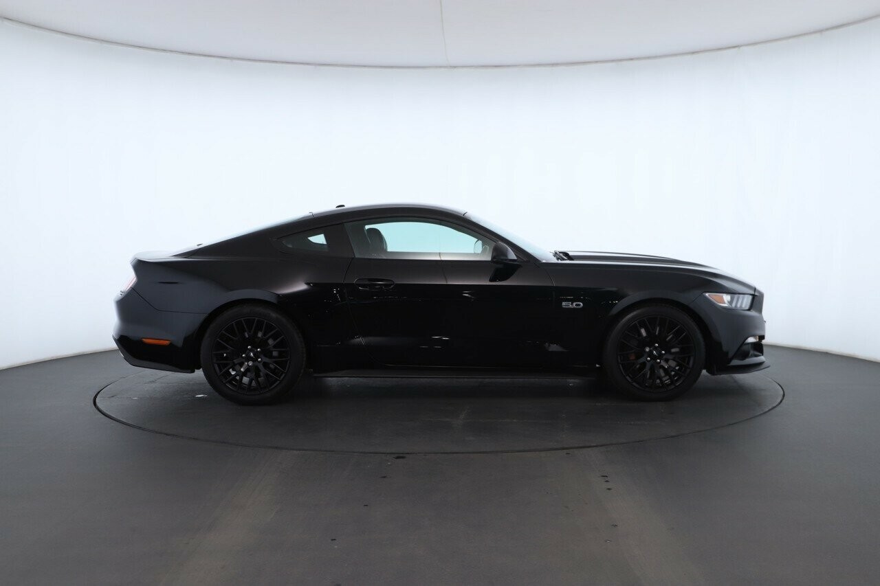 Ford Mustang image 2