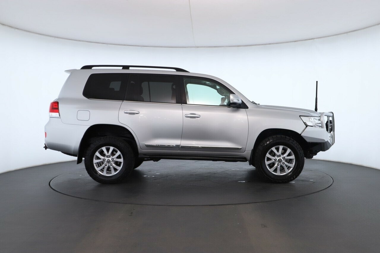 Toyota Landcruiser image 2