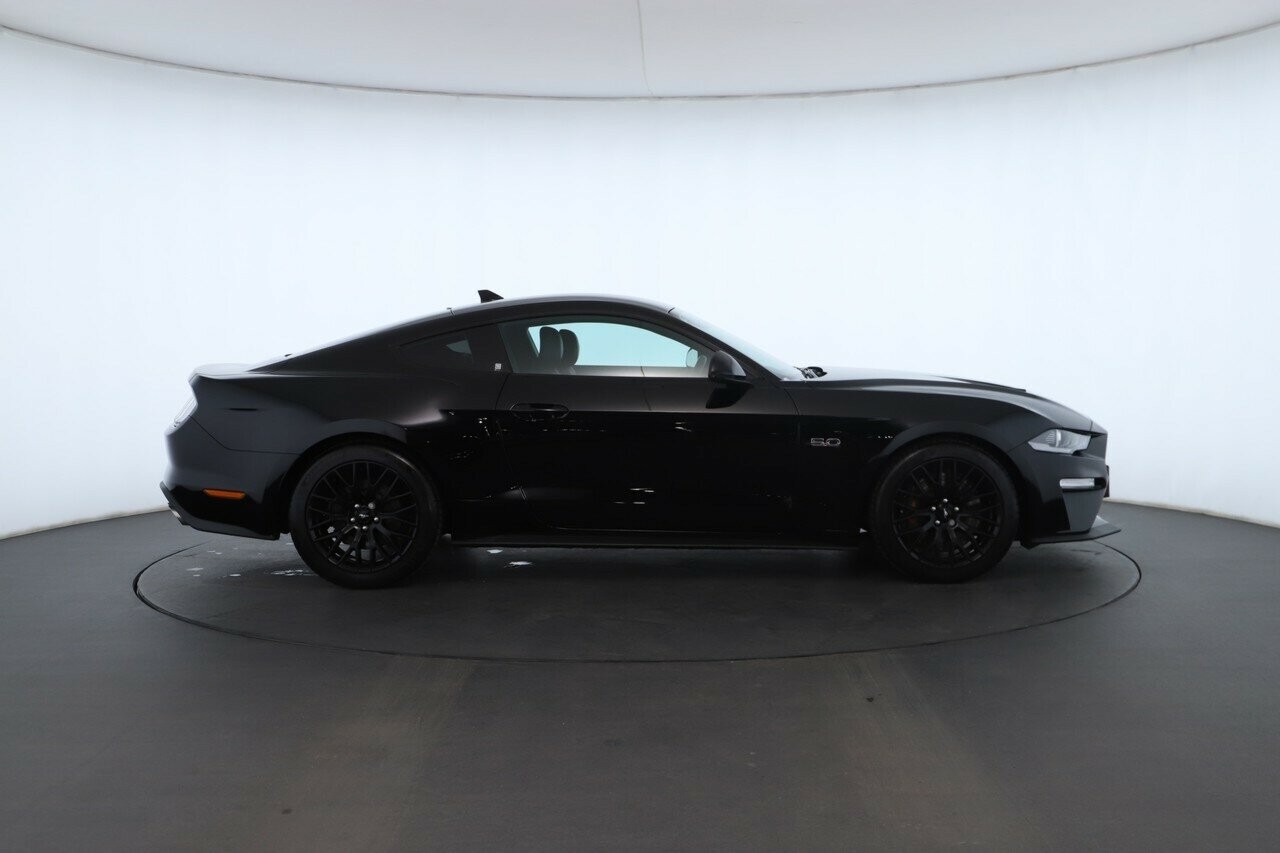 Ford Mustang image 2