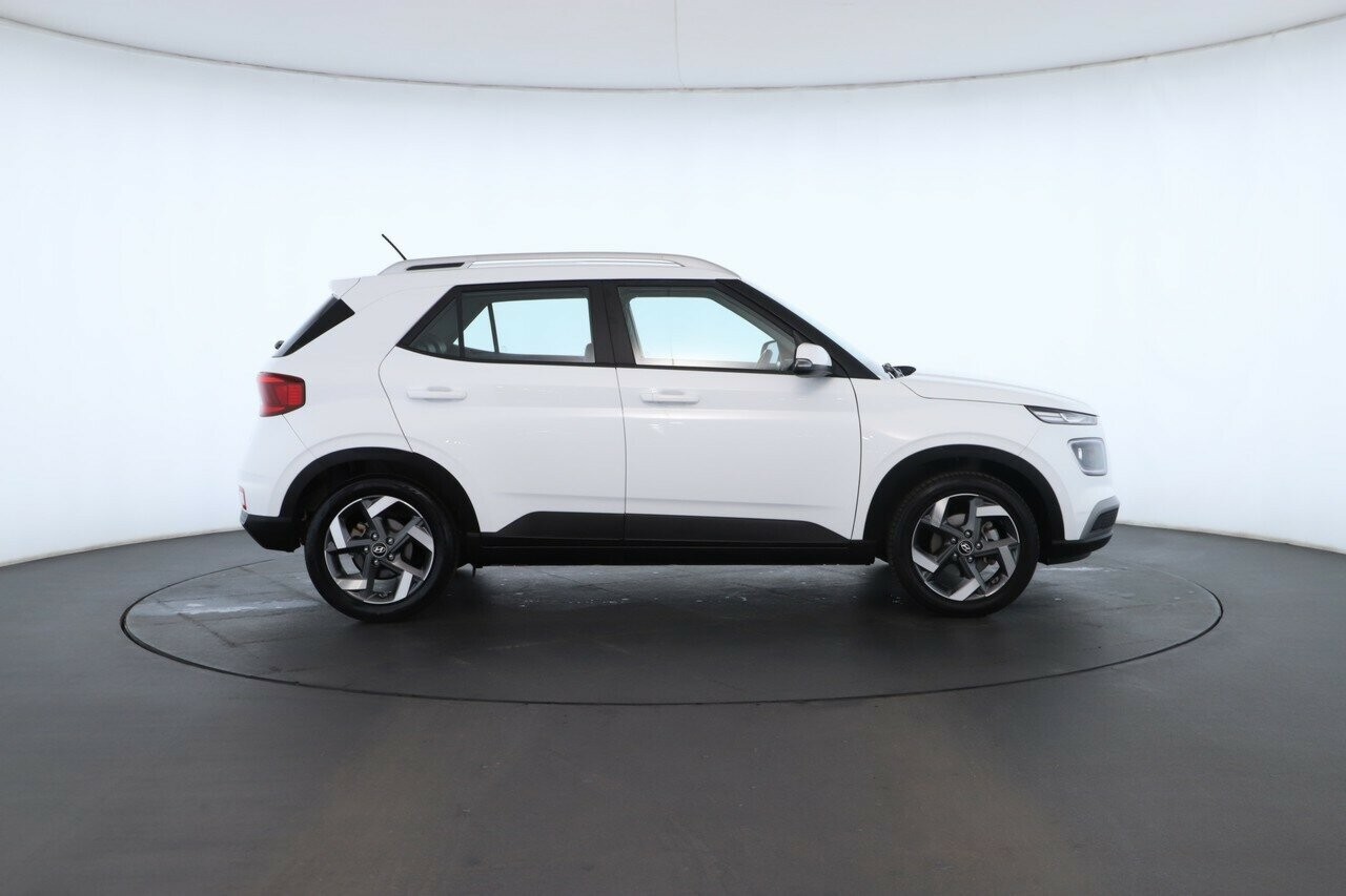 Hyundai Venue image 2